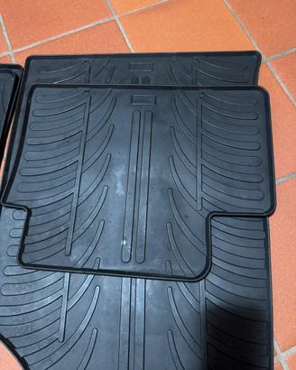 Tappeti e vasca baule in gomma su misura kia xceed