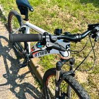 MOUTAIN BIKE BTWIND ROCKRIDER 580 BIANCA