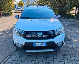 Dacia Sandero Stepway bianca benzina 90cv