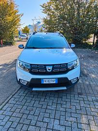 Dacia Sandero Stepway bianca benzina 90cv