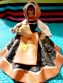 Statuina donna sarda in terracotta