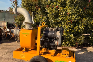 A230 - POMPA ACQUA TIPO VARISCO DIESEL USCITA DA 2