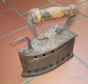 Ferro da Stiro a Carbone anni 30