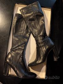 stivali donna in pelle nera Donna Karan