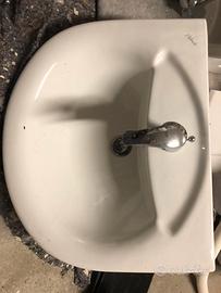 Sanitari con rubinetteria