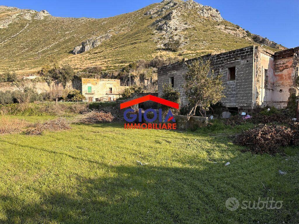 Rustico / Casale di 2180 m² con più di 5 locali a - Vista 3