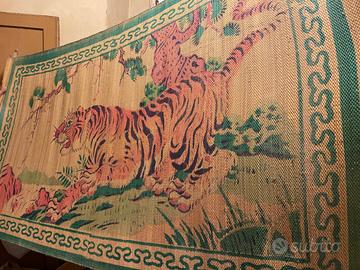 Tappeto/tenda in paglia decorato con tigre