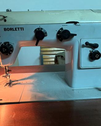 Macchina da cucire vintage Borletti 1095 anni 60