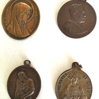 Lotto 4 Medaglie Ciondoli Devozionali Cattolici