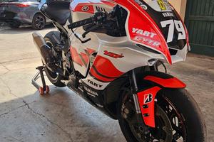 R1 GYTR 2022 