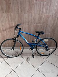 Bicicletta btwin blu