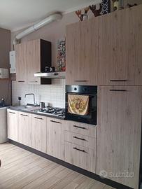 Cucina completa di elettrodomestici