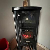 Stufa a legna con forno marcata sideros