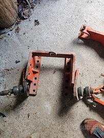 Attacco a due punti per vanga e fresa