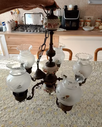 lampadario in stile Capodimonte vintage 