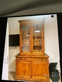 Antica credenza toscana a doppio corpo con vetrina
