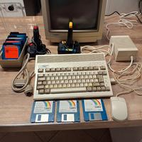 AMIGA A600  MONITOR COMMODORE 1084S