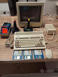 AMIGA A600  MONITOR COMMODORE 1084S