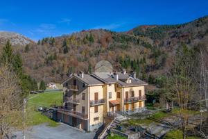 2 LOCALI A PORNASSIO