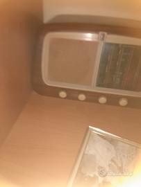 radio anno 1952 a valvole marca Minerva 500