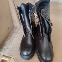 anfibi in stile militare