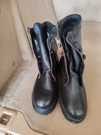 anfibi in stile militare