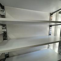 Arredo componibile : mensole e staffe