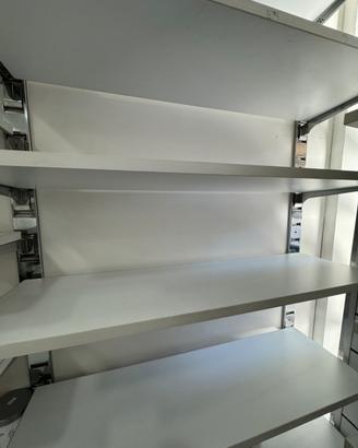 Arredo componibile : mensole e staffe