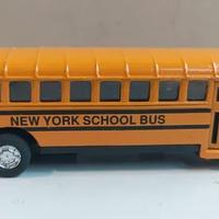 Gioco Scuolabus New York school bus In metallo.