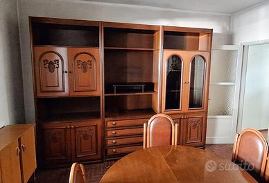 Mobile rustico impiallacciato in tre parti