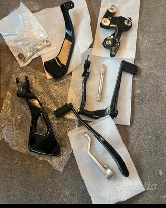 pedane e comandi centrali per street bob 107/114