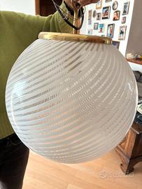 Lampadario murano globe  a righe bianche