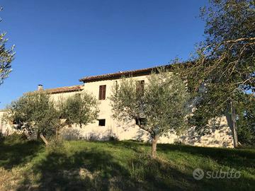 Rustico / Casale di 299 m² con 5 locali e box auto