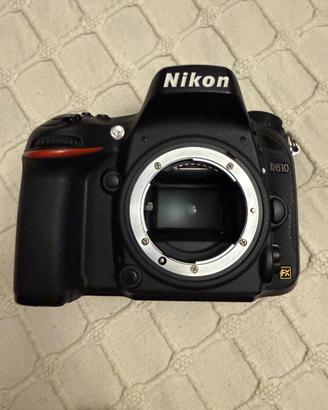 Nikon D610 + Battery Pack + Accessori