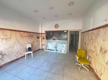 NEGOZIO A NAPOLI