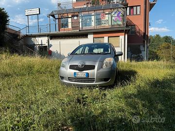 Toyota Yaris 1.0 5 porte