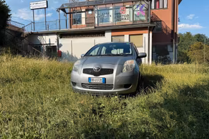 Toyota Yaris 1.0 5 porte