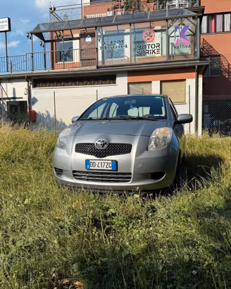 Toyota Yaris 1.0 5 porte