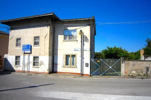 CASA DI TESTA DA RISTRUTTURARE