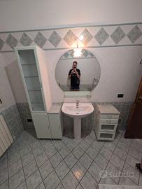 Composizione bagno mobiletti e specchio