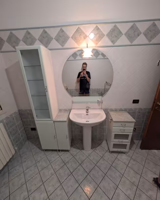 Composizione bagno mobiletti e specchio
