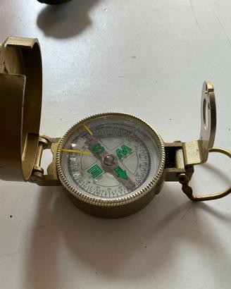 Bussola militare da puntamento in metallo vintage