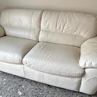 Divano bianco finta pelle