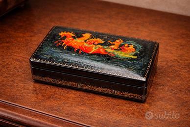 Scatola miniatura russa vintage