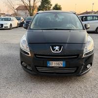Peugeot 5008 1.6 HDi 112CV cambio robotizzato Tecn