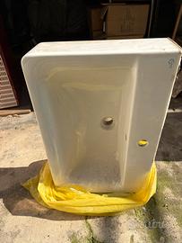 Lavabo con gambo ad U