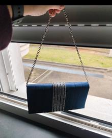 Pochette blu elegante con strass