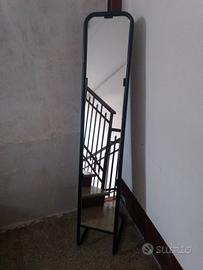 specchio con struttura in ferro 