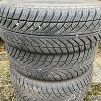 Gomme 205 65 16 invernali Goodyear