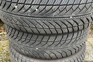 Gomme 205 65 16 invernali Goodyear